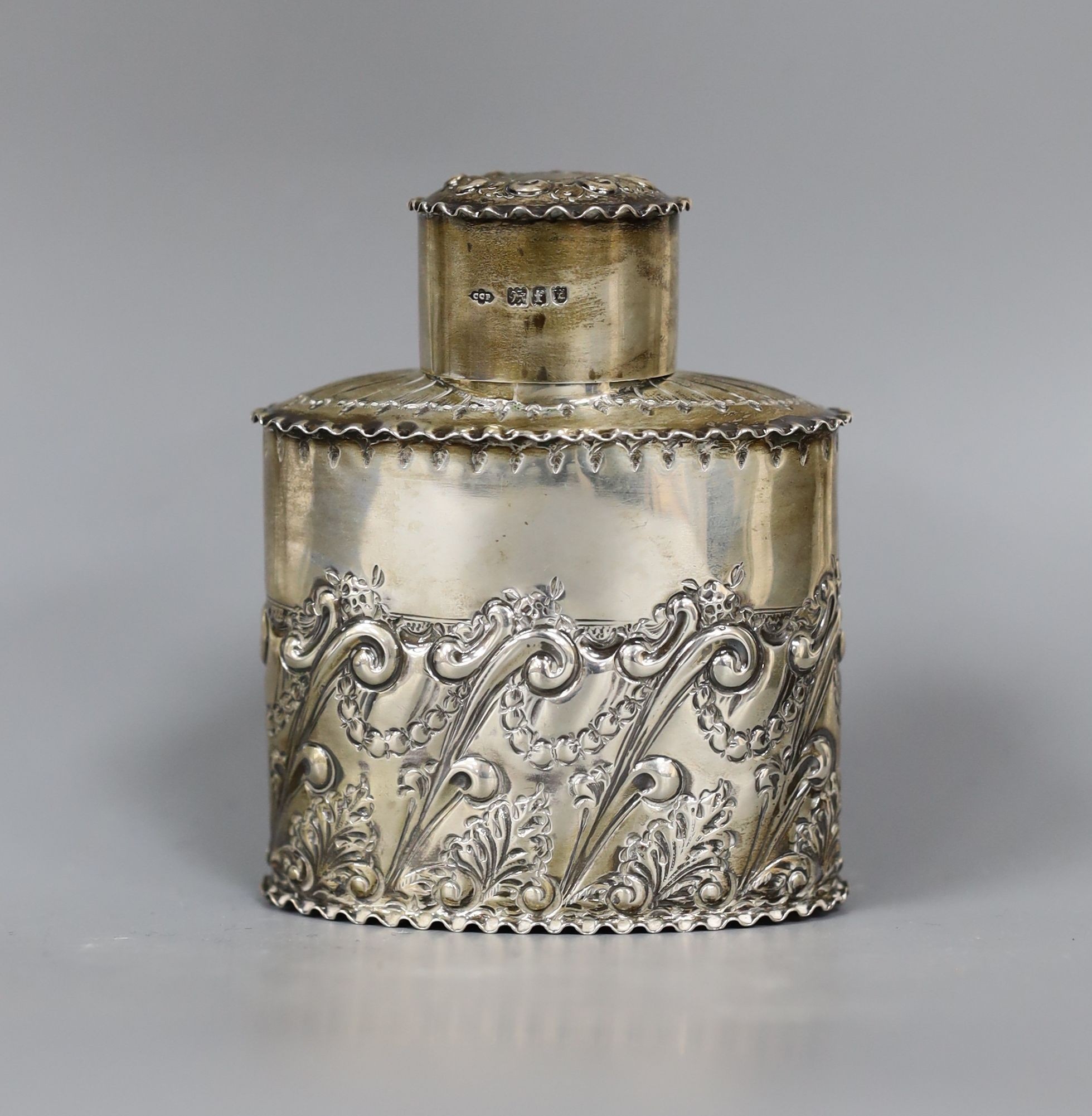 An Edwardian repousse silver oval tea caddy, Sibray, Hall & Co Ltd, London, 1901, height 10.1cm, 129 grams.